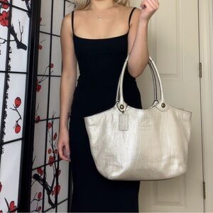 Vintage Y2K Coach Champagne Pearl Metallic Leather Tote Bag Shoulder-Bag Purse